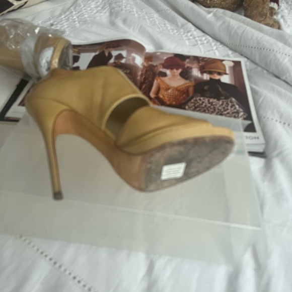Jimmy Choo size 40.5 like new - Picture 4 of 6
